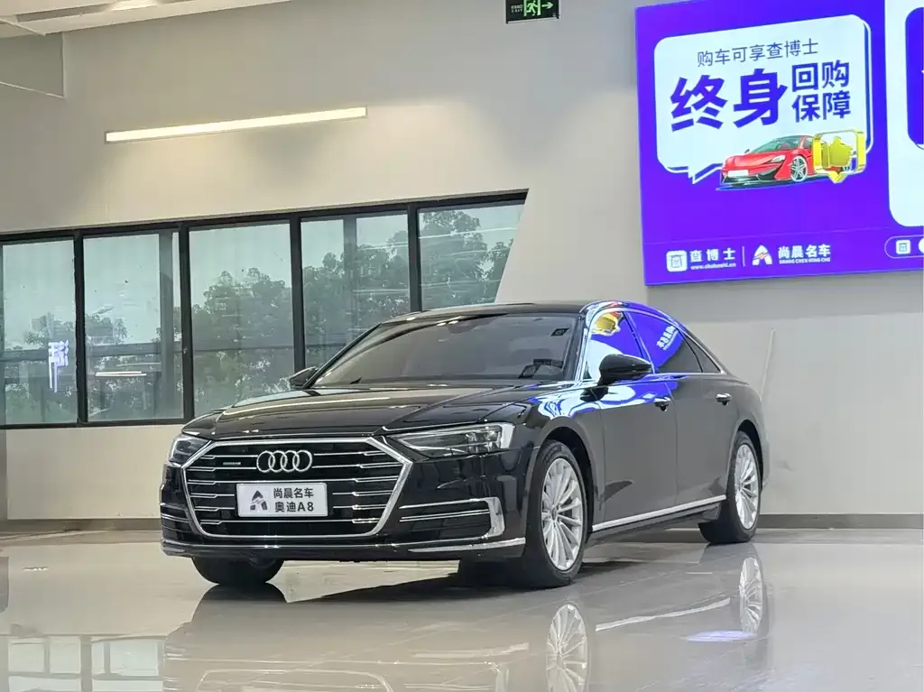 Audi A8 — фото 1