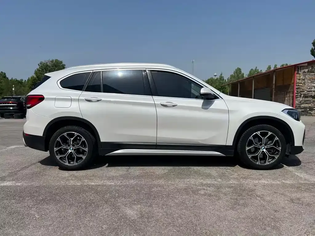 BMW X1 — фото 9