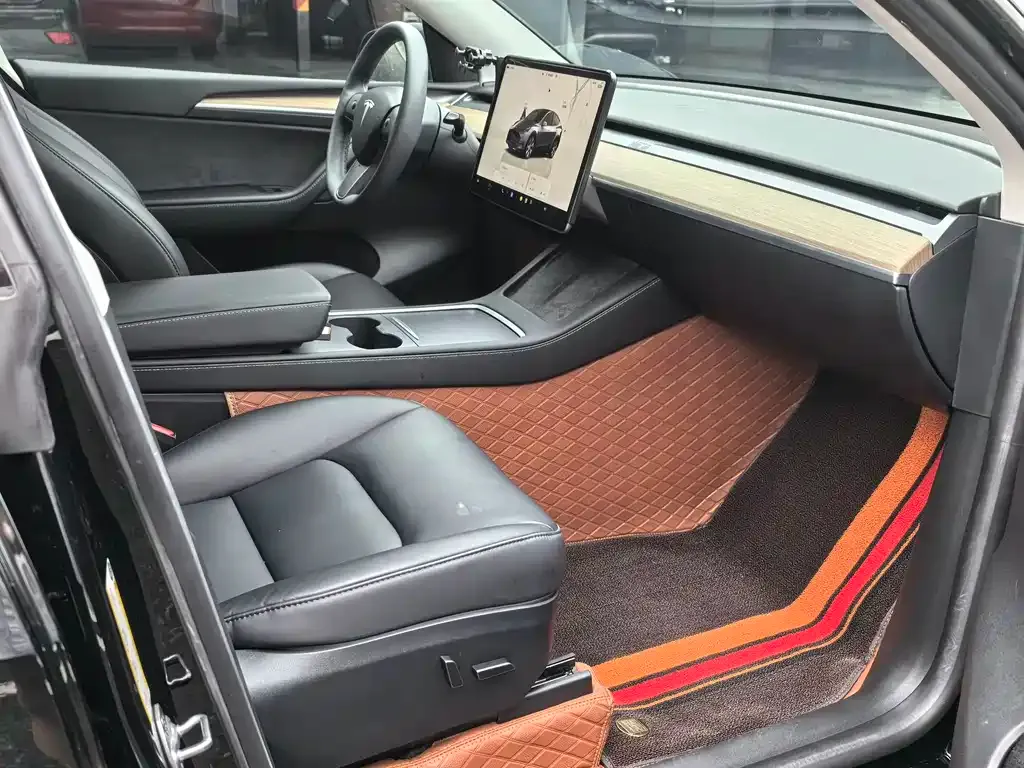 Tesla Model Y — фото 7