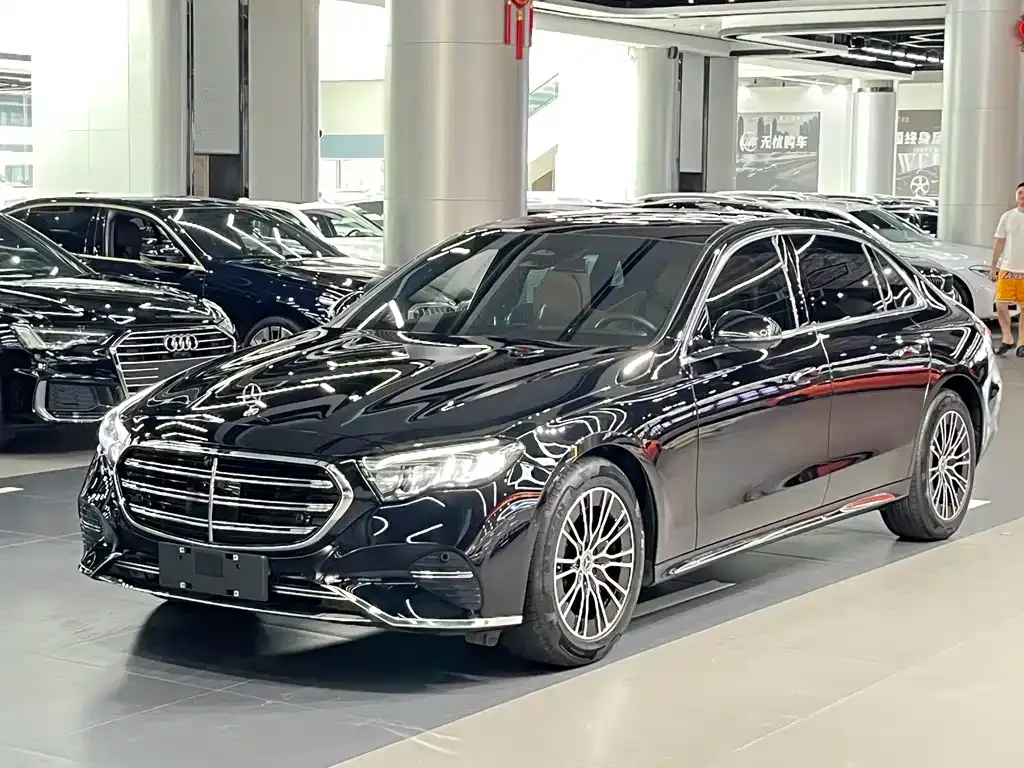 Mercedes-Benz E-Class — фото 1