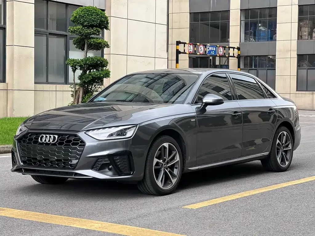 Audi A4L — фото 1