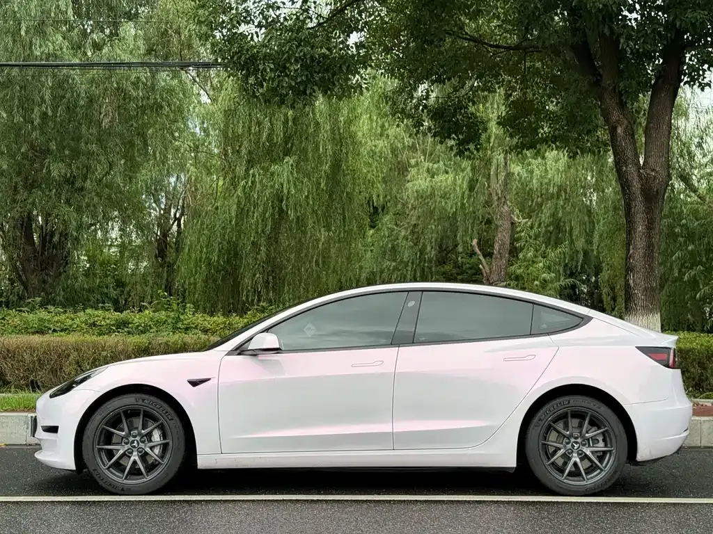 Tesla Model 3 — фото 10