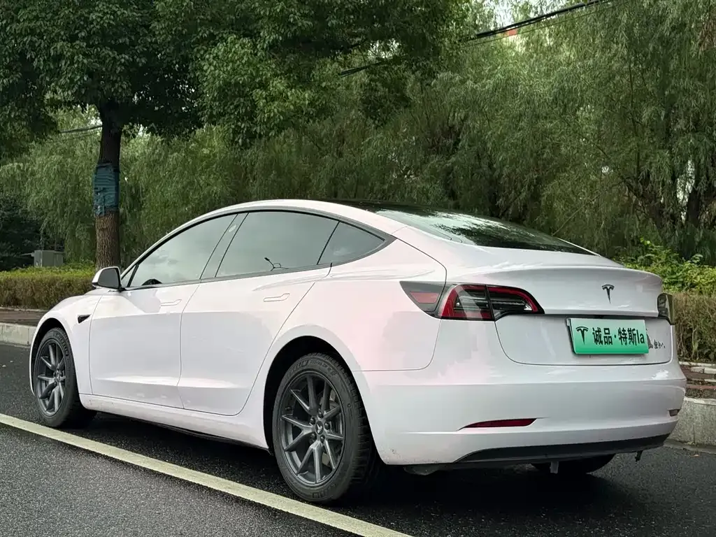 Tesla Model 3 — фото 8