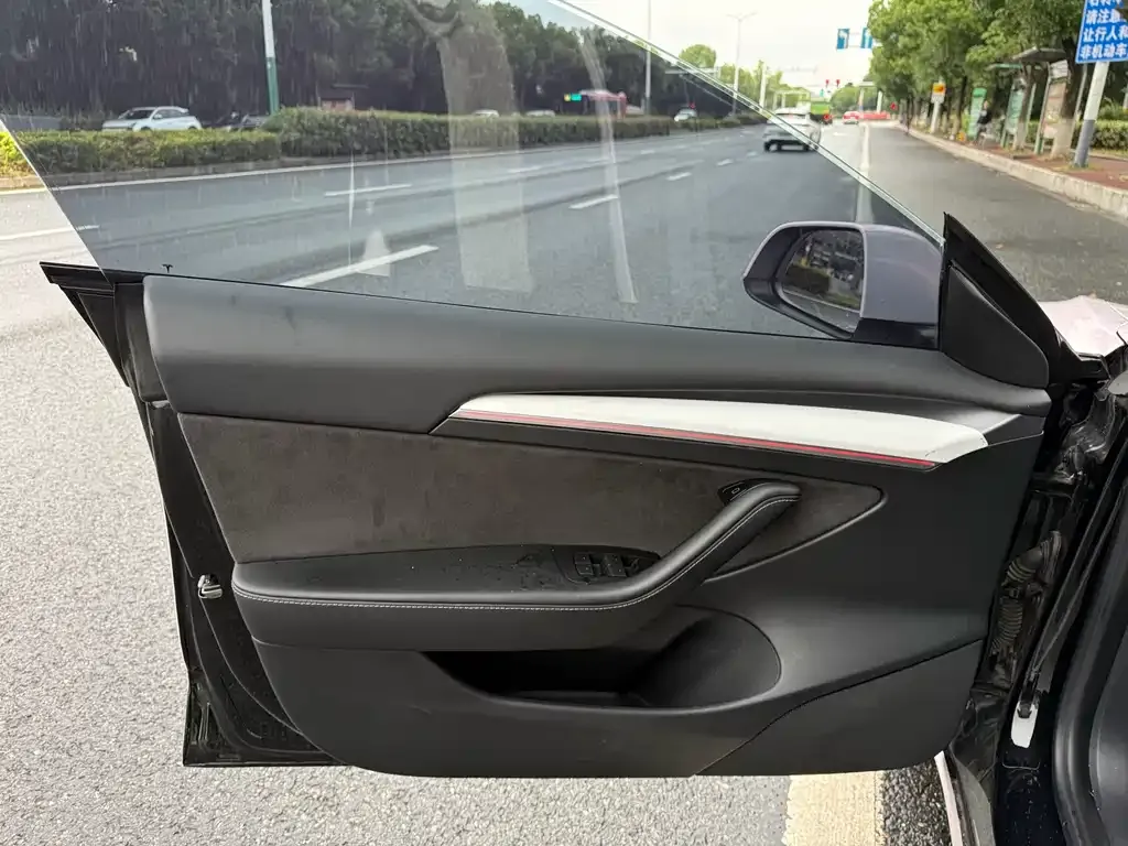 Tesla Model 3 — фото 2