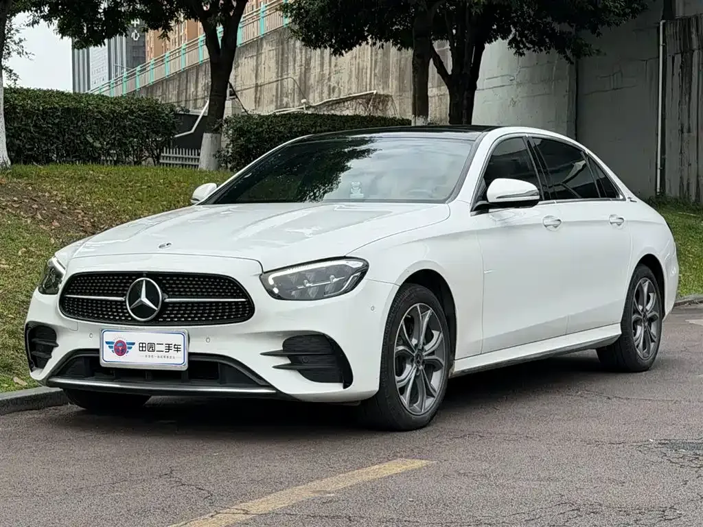 Mercedes-Benz E-Class — фото 1