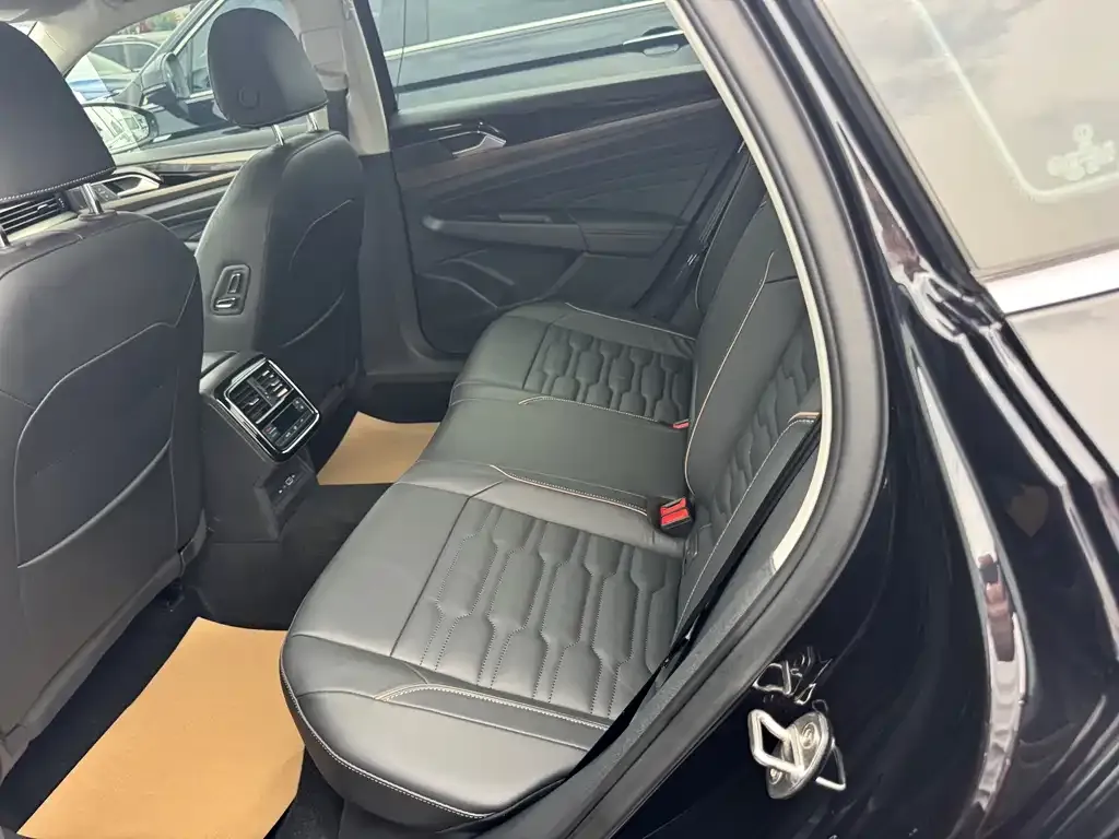 Volkswagen Passat — фото 9