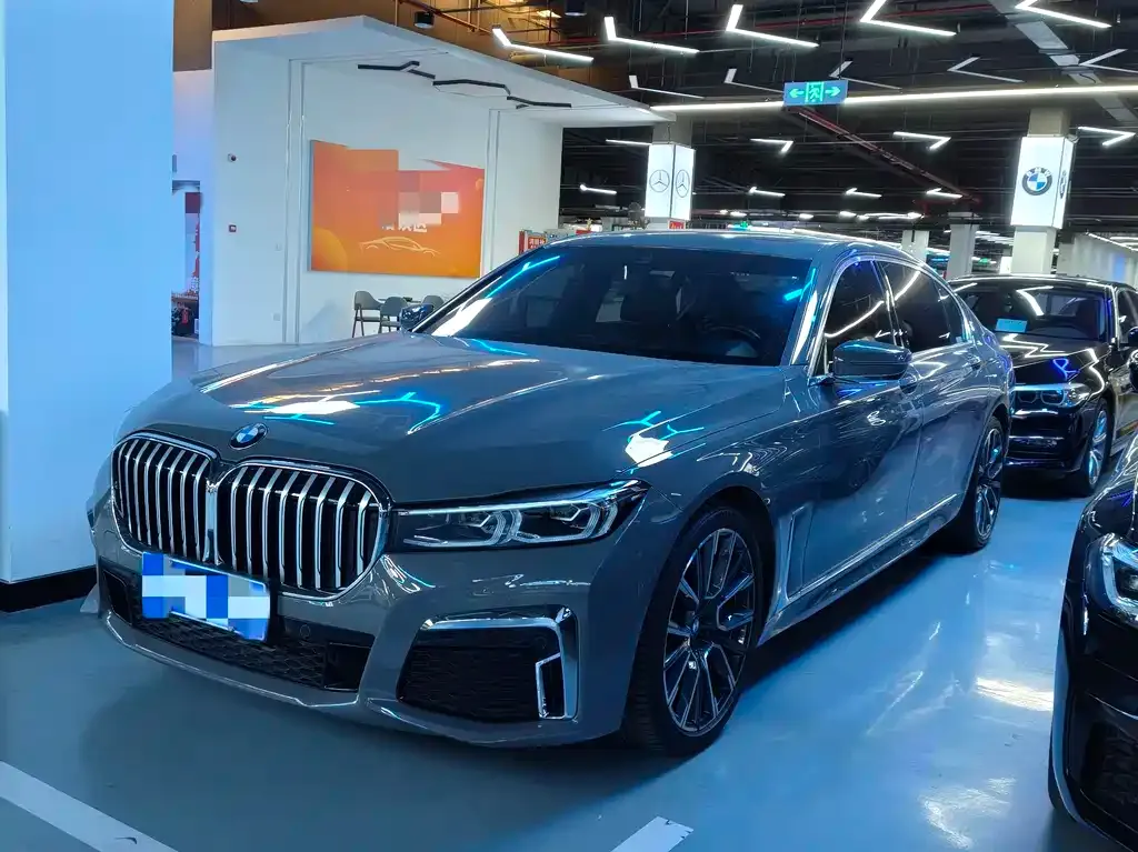 BMW 7 Series — фото 1