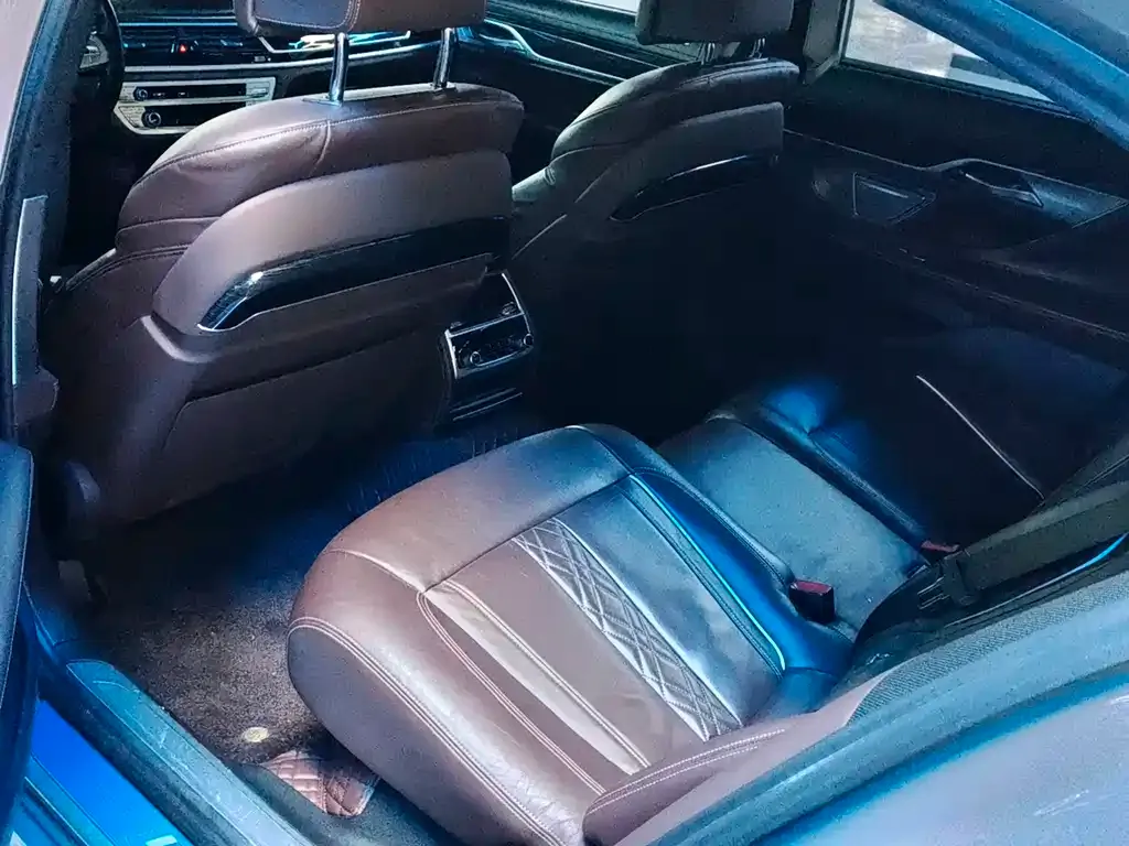 BMW 7 Series — фото 9