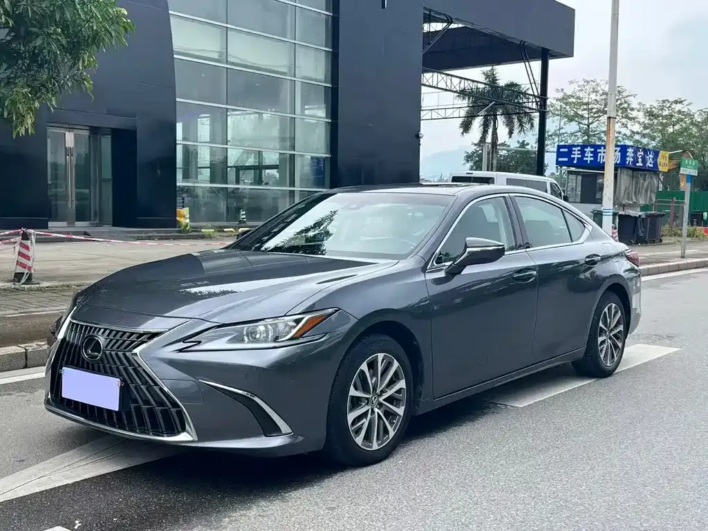 Lexus ES — фото 1
