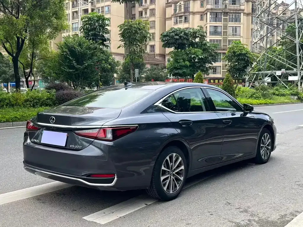Lexus ES — фото 9