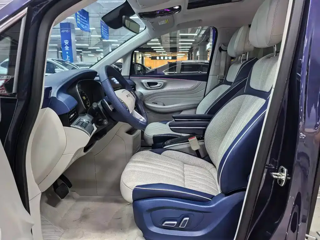 Roewe iMAX8 — фото 8
