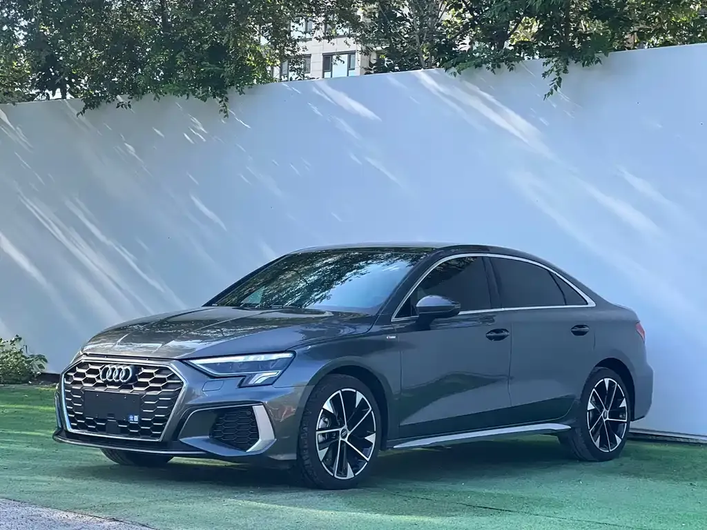 Audi A3 — фото 1