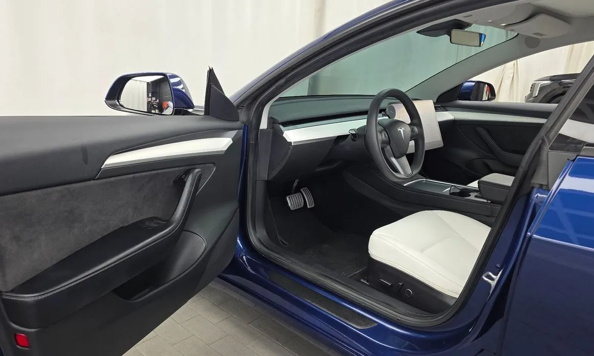 Tesla Model 3 — фото 9