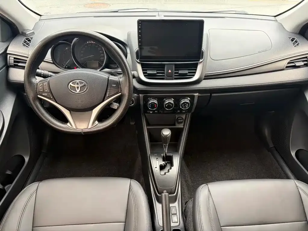 Toyota Yaris L — фото 9