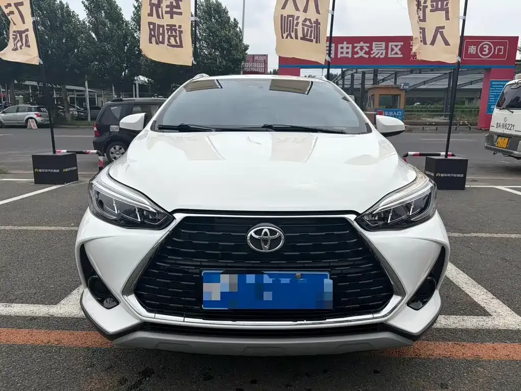 Toyota Yaris L — фото 6