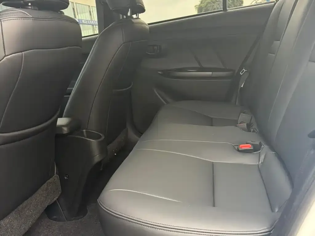 Toyota Yaris L — фото 3
