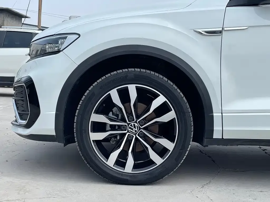 Volkswagen T-Roc — фото 10