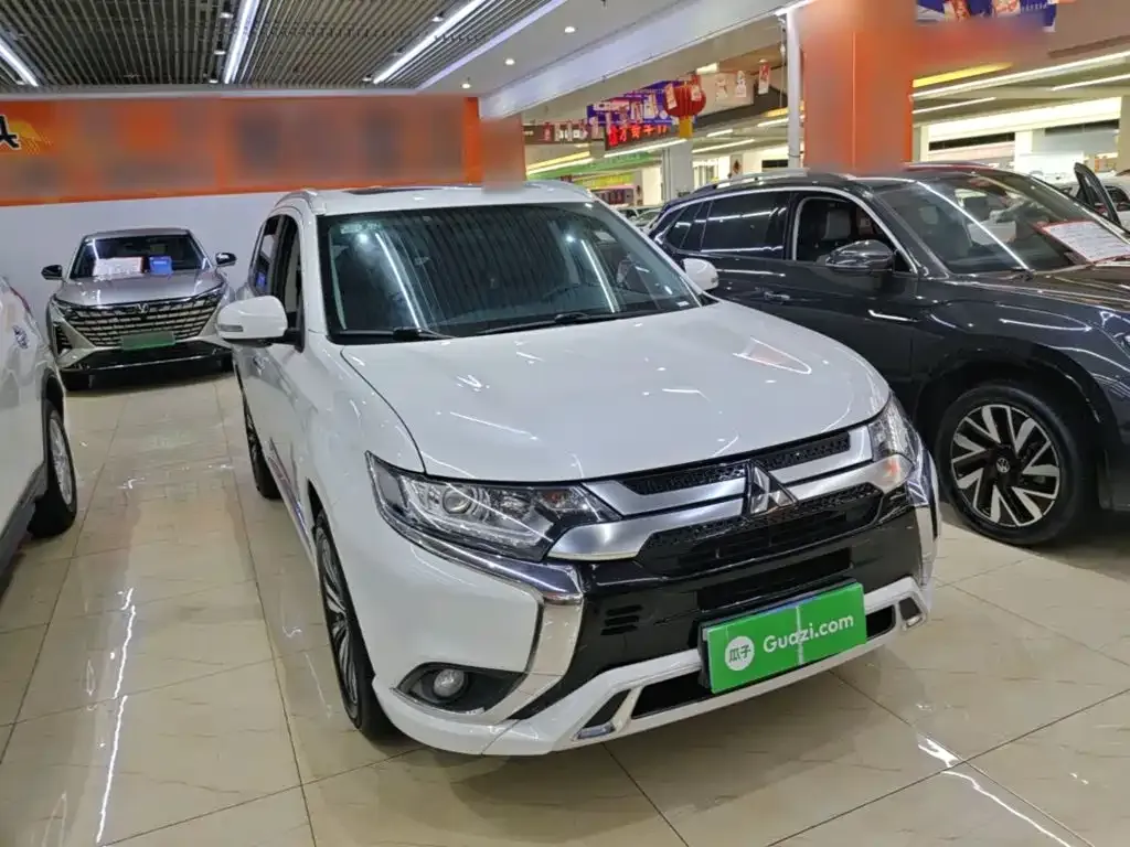 Mitsubishi Outlander — фото 7