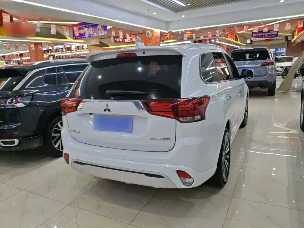 Mitsubishi Outlander — фото 9