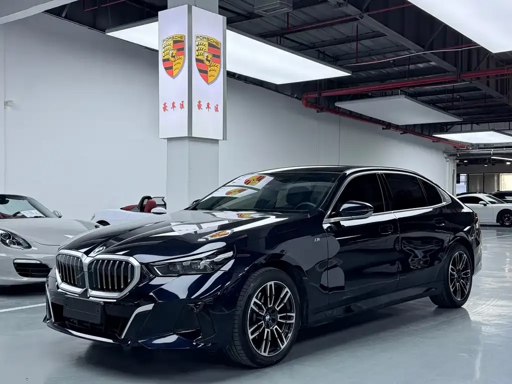 BMW 5 Series — фото 1