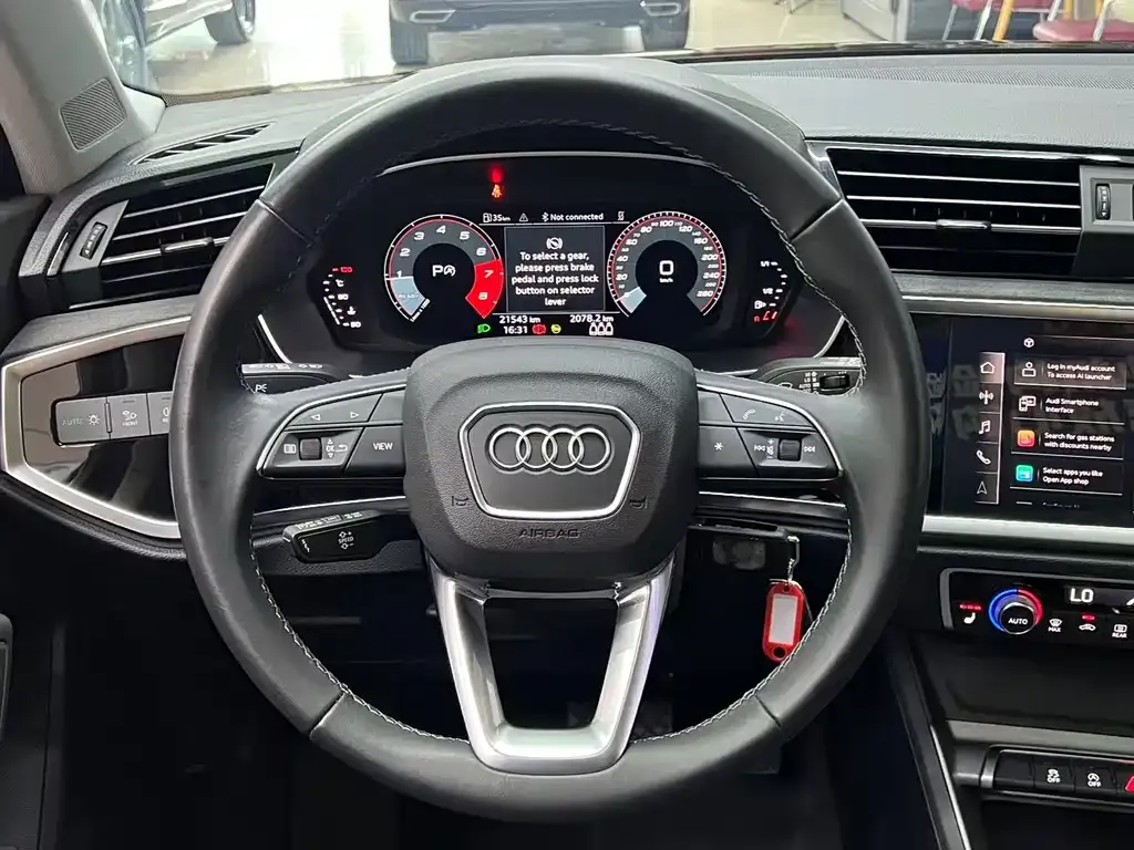 Audi Q3 — фото 10