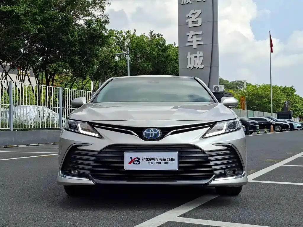 Toyota Camry — фото 8