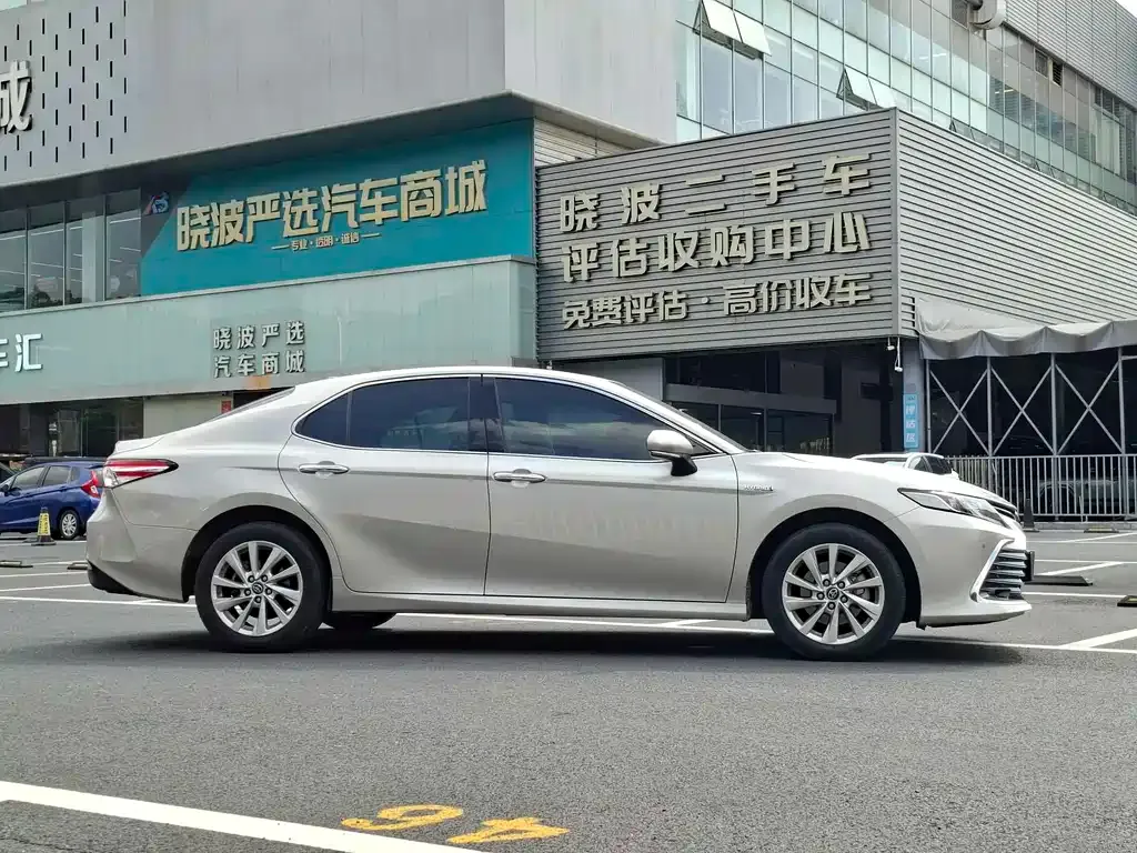 Toyota Camry — фото 7