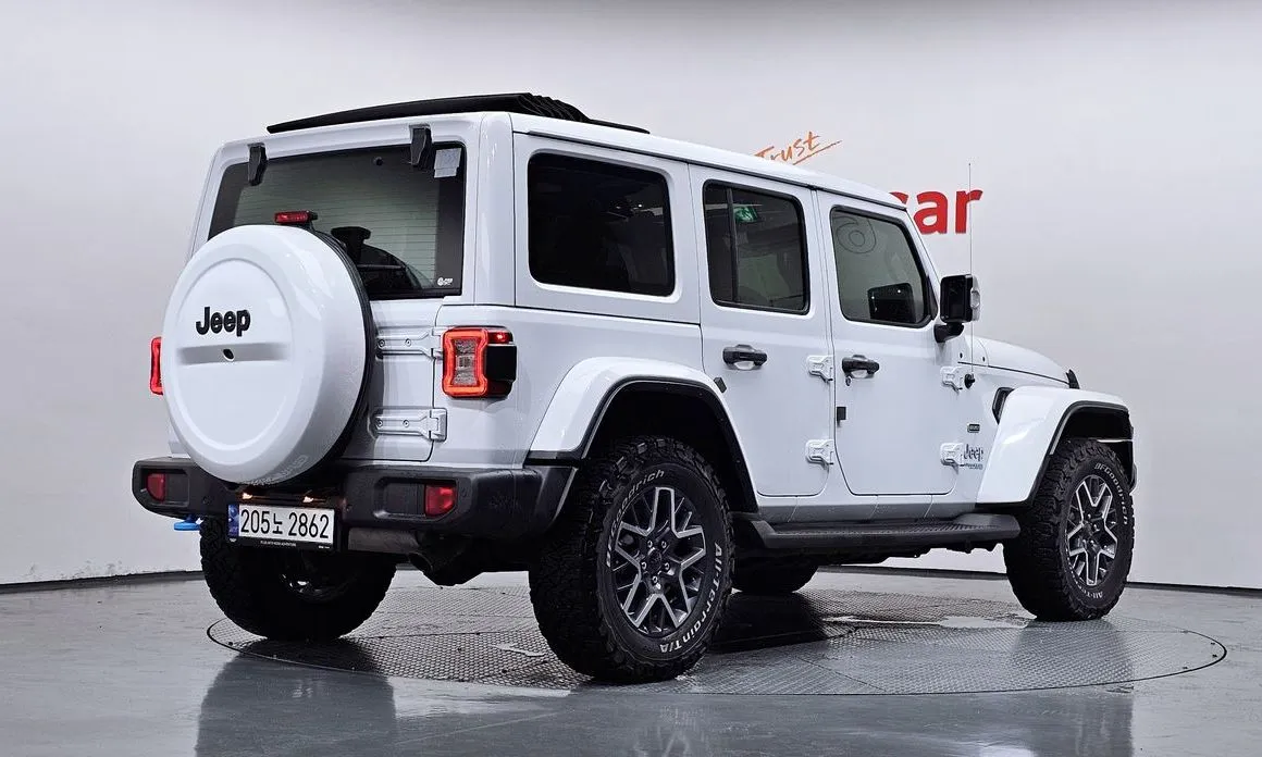 Jeep Wrangler — фото 7