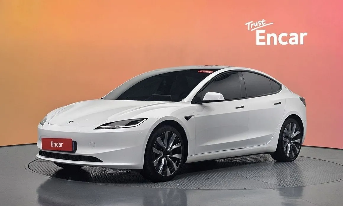 Tesla Model 3 — фото 1