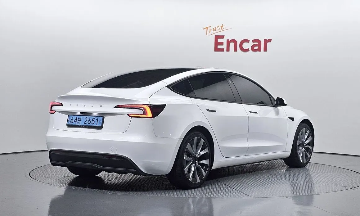 Tesla Model 3 — фото 3