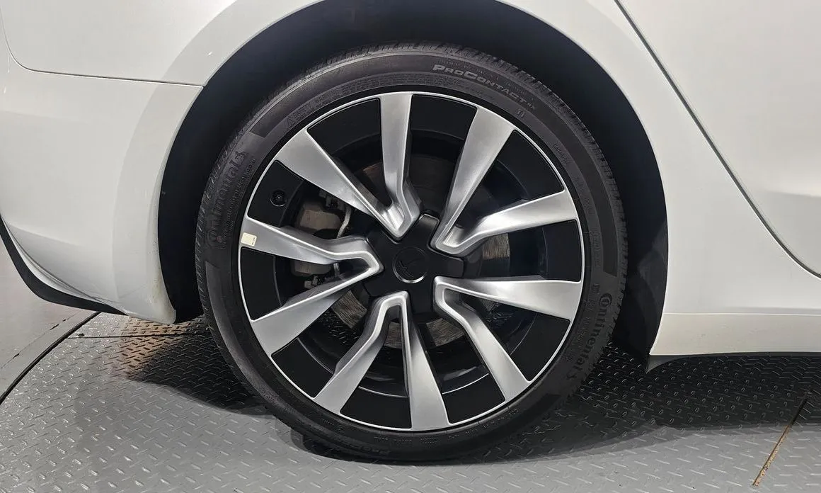 Tesla Model 3 — фото 9
