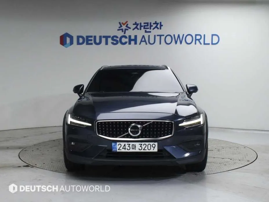 Volvo V60 2023 из KR, фото 2