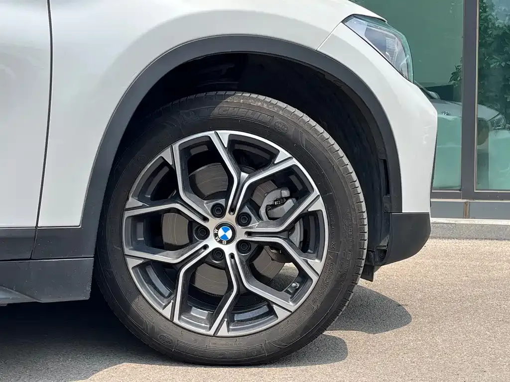 BMW X1 — фото 9