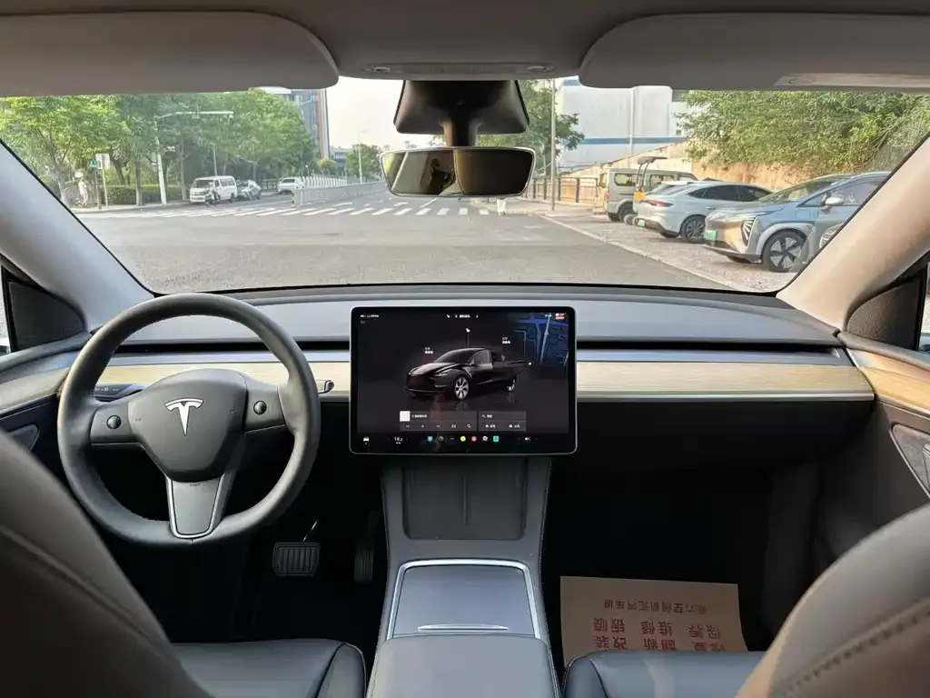 Tesla Model Y — фото 4
