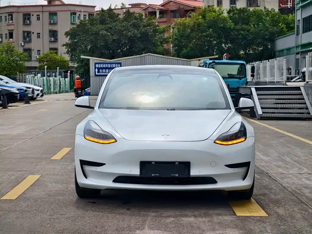 Tesla Model 3 — фото 9