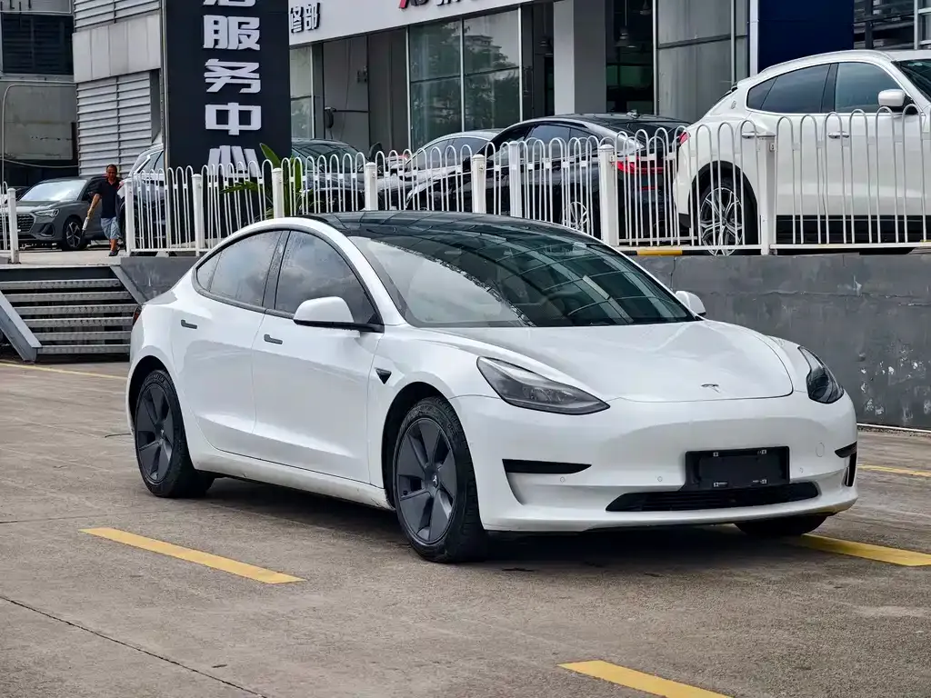 Tesla Model 3 — фото 5