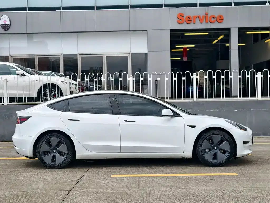 Tesla Model 3 — фото 6