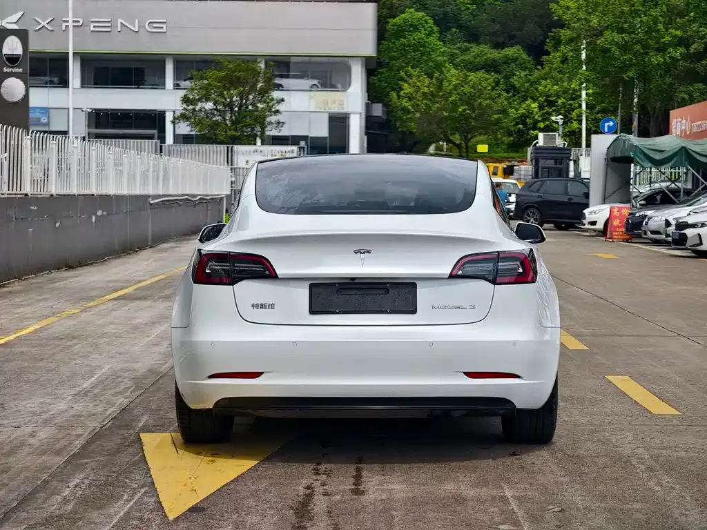 Tesla Model 3 — фото 8