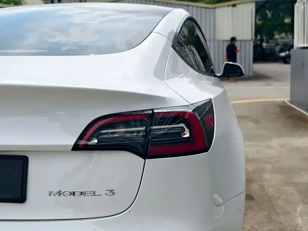 Tesla Model 3 — фото 3