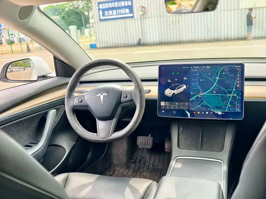 Tesla Model 3 — фото 2