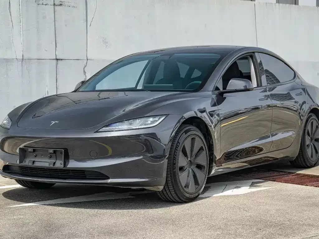 Tesla Model 3 — фото 1