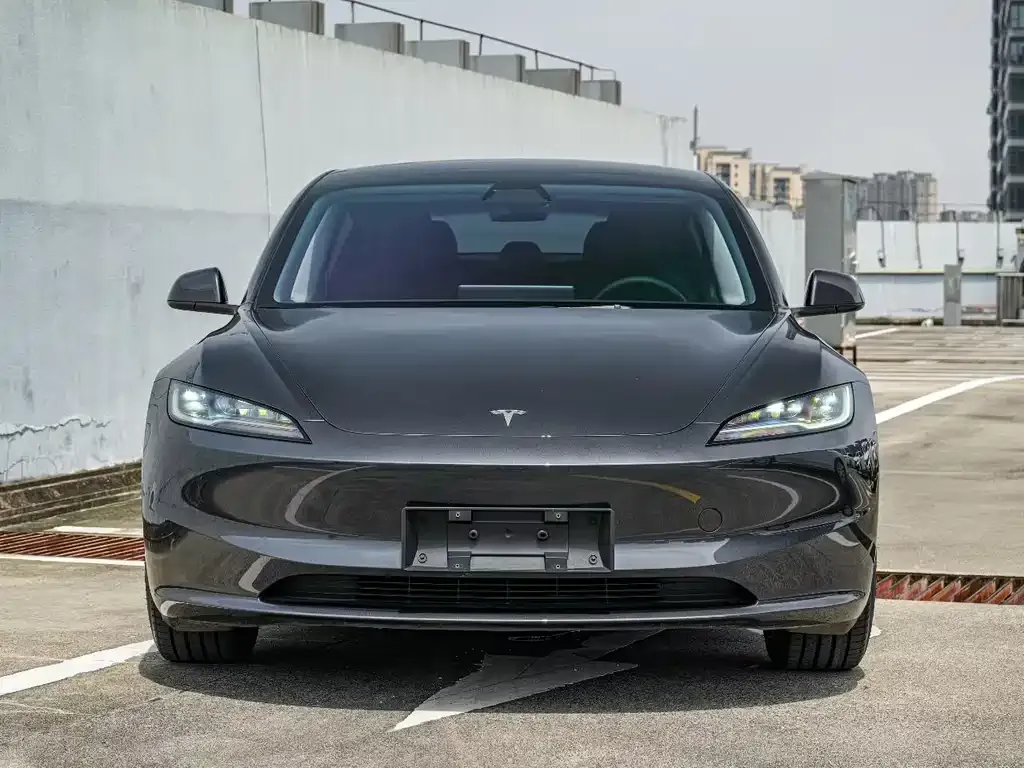 Tesla Model 3 — фото 9