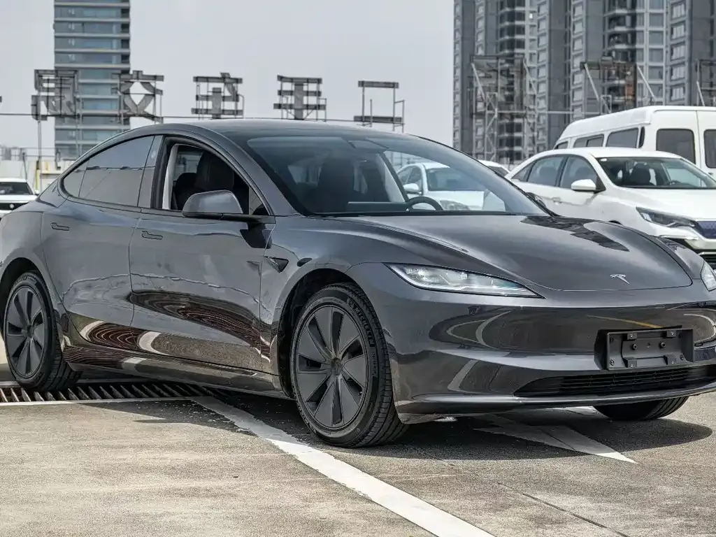 Tesla Model 3 — фото 5