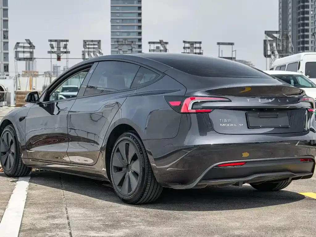 Tesla Model 3 — фото 6