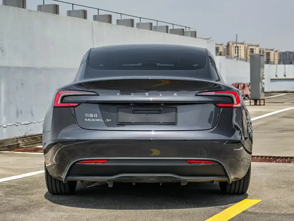 Tesla Model 3 — фото 4