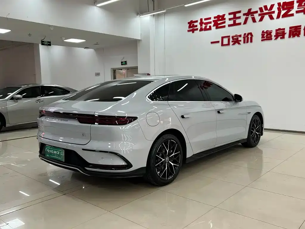 BYD Han — фото 4
