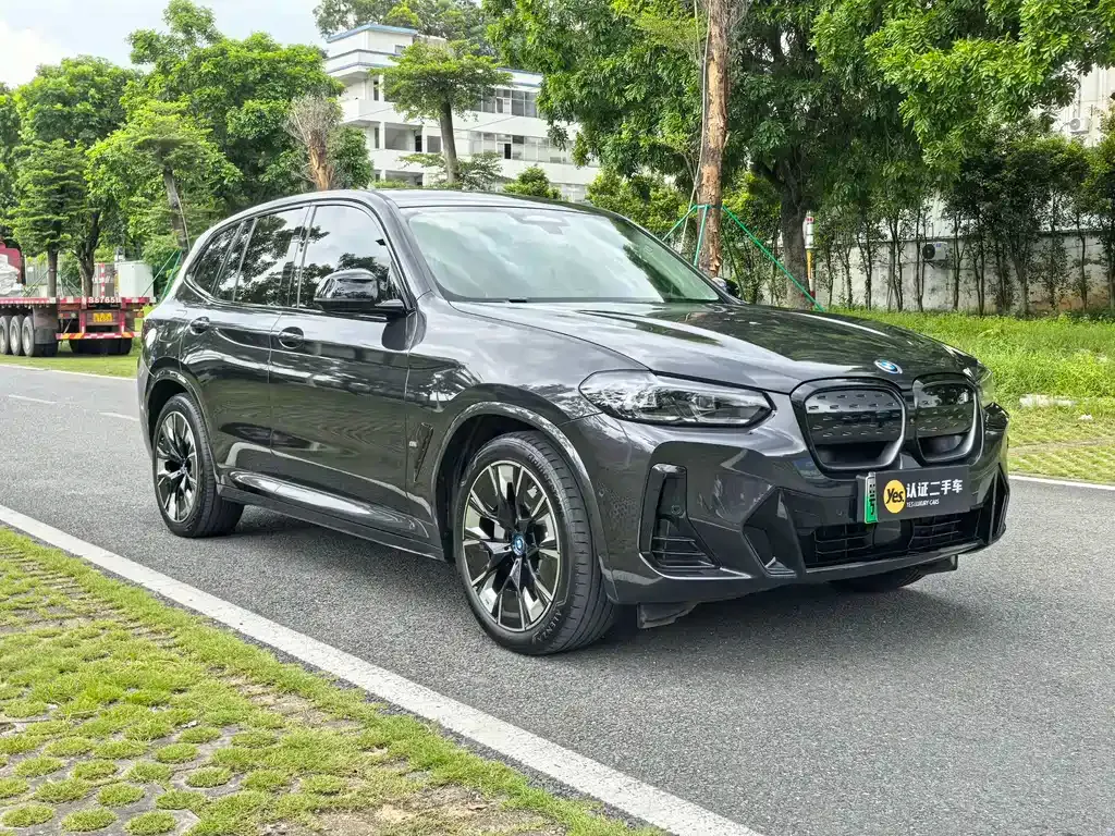 BMW iX3 — фото 8