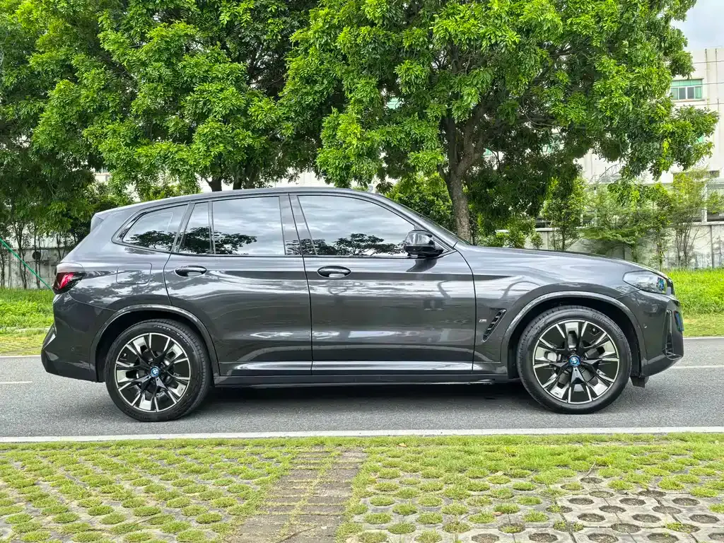 BMW iX3 — фото 10