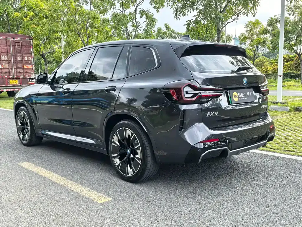BMW iX3 — фото 9