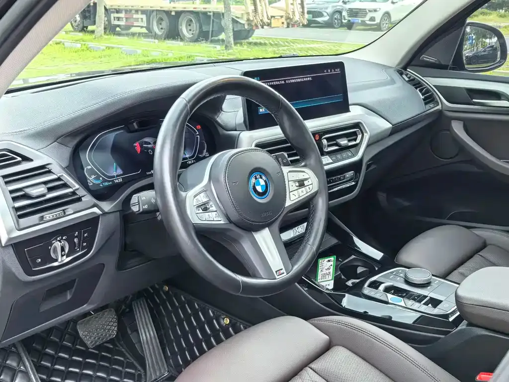 BMW iX3 — фото 2